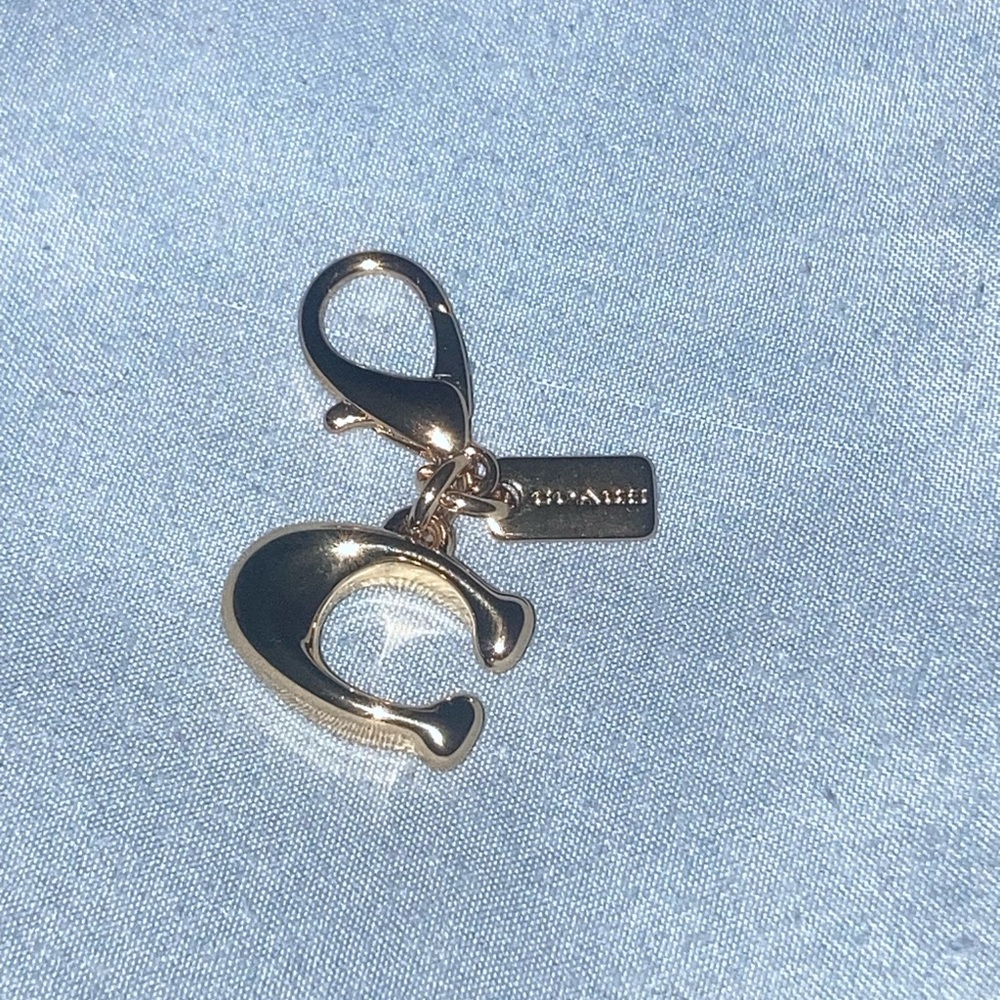 Coach Gold 'C' Charm Key Clip - Picture 3 of 4